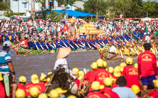 Xuôi phương Nam đón lễ hội Khmer mùa nước nổi