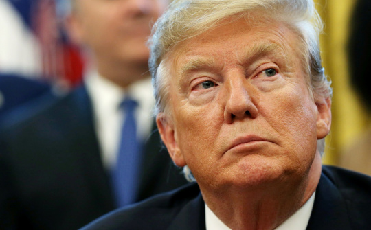 Tin ảnh: Ông Trump cùng chính quyền vô dụng