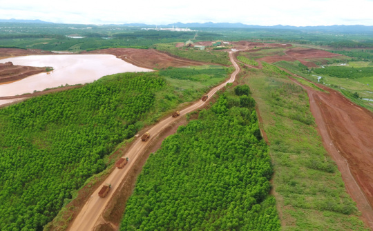Câu chuyện về việc tổ chức khai thác quặng bauxite trong mùa mưa ở Tây Nguyên