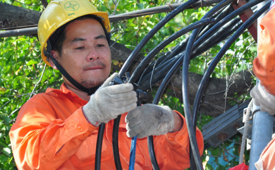 "Mùa nhọc nhằn" của những người thợ điện