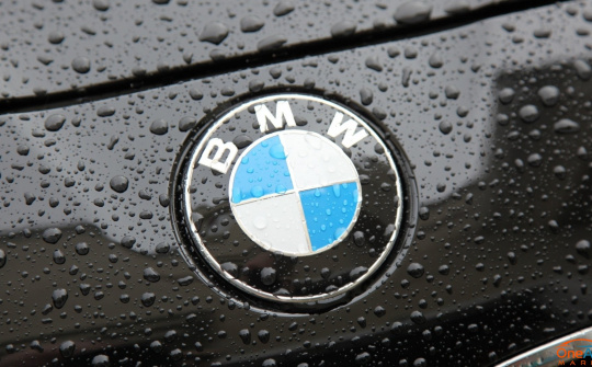 Hầu hết mọi người đều hiểu sai ý nghĩa trên logo của BMW suốt trăm năm qua