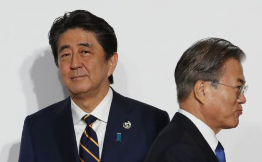 Khe cửa hẹp giữa 2 cuộc chiến