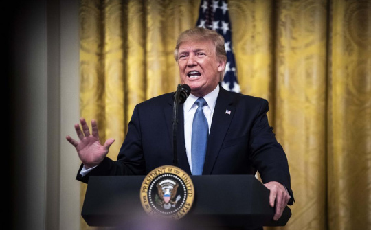 Tin ảnh: Ông Trump lại dọa xóa sổ Afghanistan
