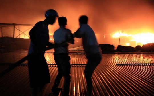 Đêm trắng người Rạng Đông chống "giặc lửa", xả thân cứu hàng