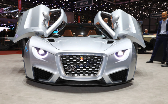 Bắt gặp siêu xe điện hoài cổ lăn bánh, chỉ 19 chiếc trên thế giới