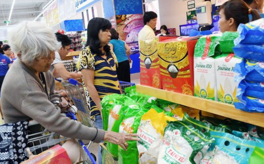 Chủ động theo dõi sát diễn biến giá để bình ổn thị trường dịp cuối năm