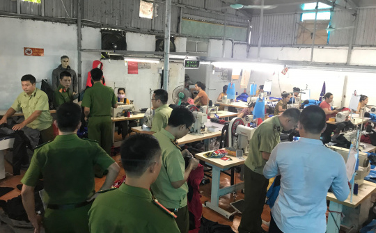 Triệt phá tận gốc kho sản xuất hàng nhái thương hiệu The North Face