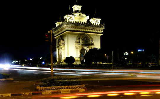 Người dân Lào làm việc theo kiểu “không giống ai”