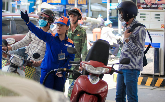 Giá xăng dầu tiếp tục giảm nhẹ