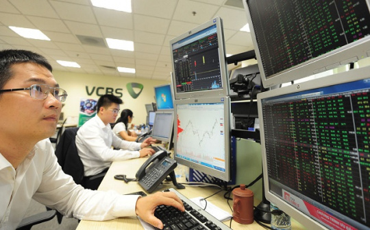 Việt Nam tham gia cuộc đua giảm lãi suất - Thị trường chứng khoán sẽ hưởng lợi?