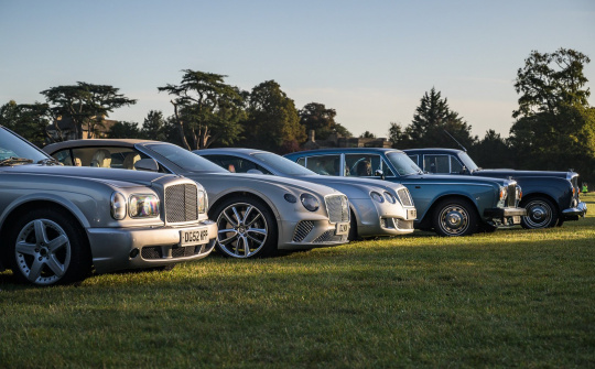 Cả ngàn chiếc Bentley lập kỉ lục chưa từng có với xe sang