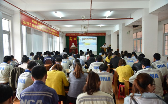 "Đưa" luật Lao động đến với từng cán bộ, công nhân viên Công ty Nhôm Đắk Nông
