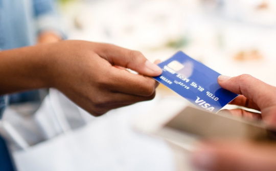 Ngân hàng nào phát hành thẻ ATM đầu tiên ở Việt Nam?