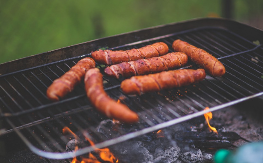 Quá nhiều tác hại trong 1 xiên xúc xích