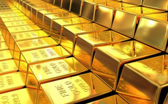 Giá vàng liên tục tăng cao, vàng trong nước “không dám đua” theo (25/9)