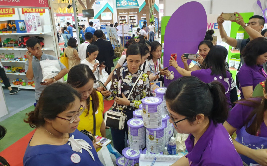 Triển lãm sản phẩm cho mẹ và bé thu hút lớn người tiêu dùng thủ đô