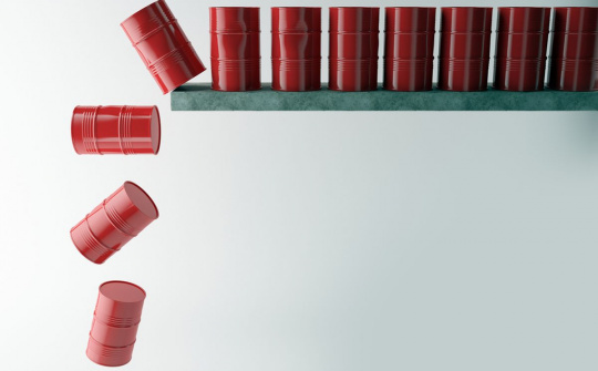 Giá dầu "đỏ sàn" kết thúc tuần giao dịch