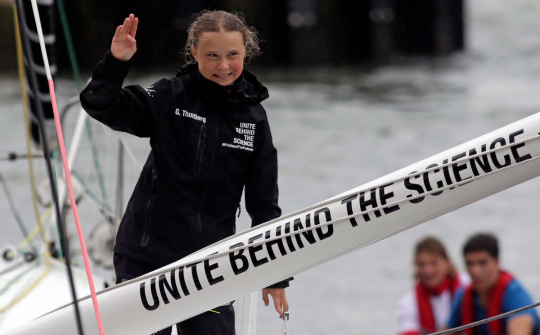 Người hùng hay con rối!?