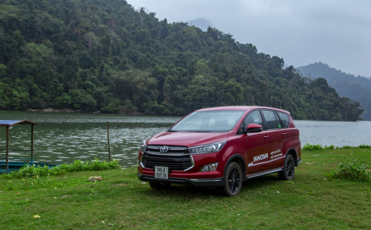 Toyota Việt Nam giảm giá đồng loạt 3 mẫu xe "hot" lên tới vài chục triệu đồng