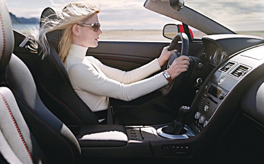 Có cần phải 'làm nóng' xe hơi trước khi chạy?