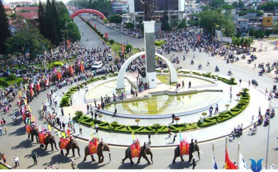 Các nhân tố quyết định đến năng lực cạnh tranh trong lĩnh vực khách sạn: Trường hợp của thành phố Buôn Ma Thuột, tỉnh Đắk Lắk