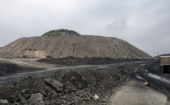 Nghiên cứu giải pháp đổ thải bằng băng tải theo hình thức bãi thải cao