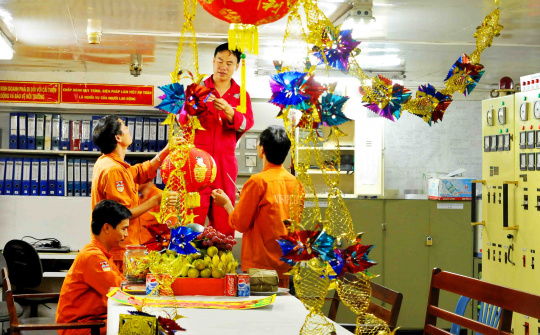 Xuân sớm trên những giàn khoan dầu khí