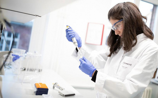 [Quốc tế nổi bật]: Tìm ra thủ phạm gây bệnh viêm phổi lạ