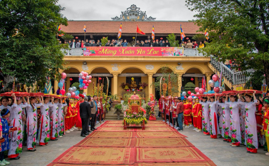 Hội rước bánh giầy làng Bá Dương Nội mở đầu mùa lễ hội đón xuân