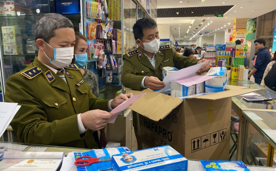 Xử phạt luôn nhiều cơ sở kinh doanh găm hàng, không niêm yết giá khẩu trang