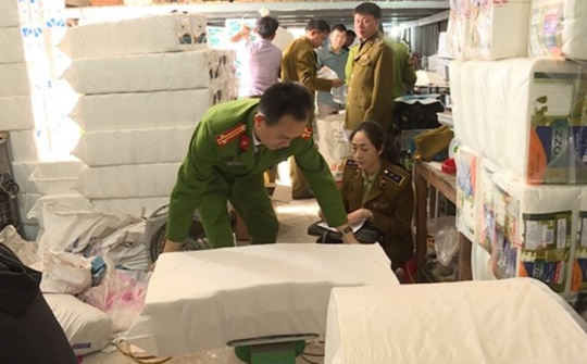 Phát hiện xưởng sản xuất giấy ăn nhãn hiệu Việt Nam Airline