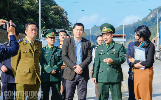Thông quan nông sản tại cửa khẩu phía Bắc: Bộ Công Thương theo dõi sát tình hình