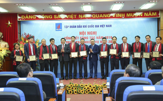 Giữa những khó khăn, PVN vẫn “cán đích” ngoạn mục