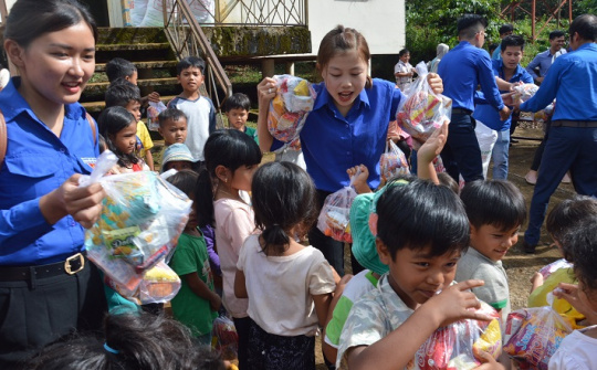 DNA tổ chức tặng nhiều phần quà ý nghĩa cho thiếu nhị dịp tết Trung thu