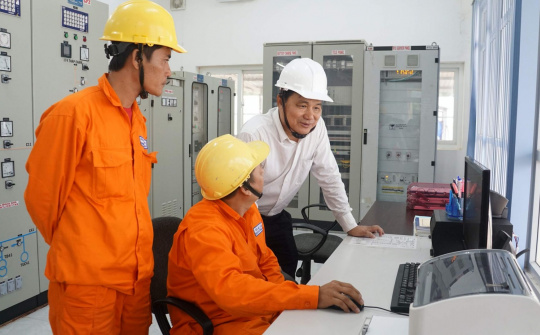 EVNSPC kiểm tra hoạt động cấp điện và tặng quà đồng bào dân tộc thiểu số tỉnh Ninh Thuận