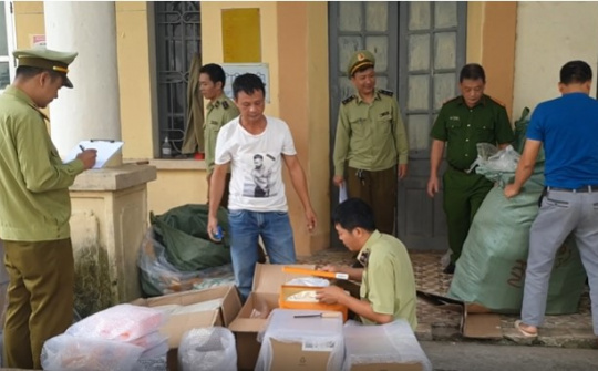 Thu giữ hơn 1.000 sản phẩm giả mạo các nhãn hiệu nổi tiếng
