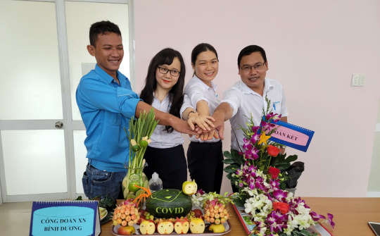 Nữ lao động Sovigaz nâng tầm nghệ thuật cho hoa và trái cây