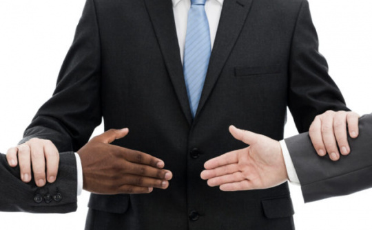 Mối quan hệ giữa các điều khoản giải quyết tranh chấp trong hợp đồng mua bán hàng hóa quốc tế