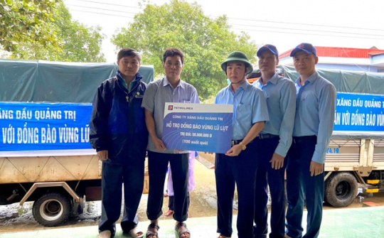 Petrolimex Quảng Trị hỗ trợ 500 triệu đồng chia sẻ khó khăn với đồng bào vùng lũ lụt