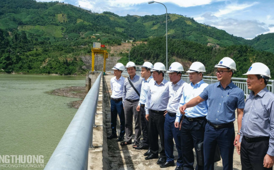"Trong mọi tình huống, phải đảm bảo an toàn hạ du và công trình thủy điện!"