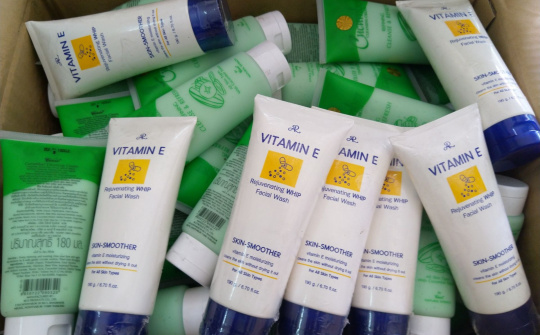 Xử phạt và buộc tiêu hủy gần 800 sản phẩm mỹ phẩm không rõ nguồn gốc