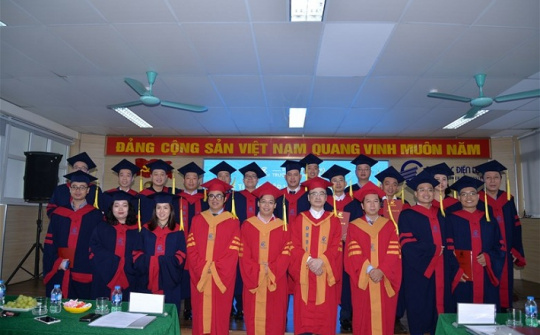 Trường Đại học Điện lực: Trao bằng Thạc sĩ khoá CH5, CH6 tại Hà Nội và Cần Thơ