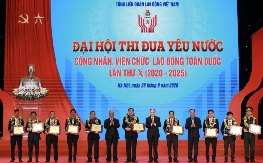 Than Thống Nhất được vinh danh trong Lễ Tuyên dương 10 điển hình tiên tiến xuất sắc tiêu biểu