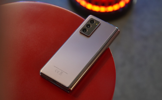 Samsung W21 5G hé lộ ngày ra mắt - Sắc vàng độc đáo, thiết kế ấn tượng