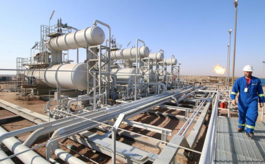 Giá dầu thô giảm nhẹ trước thềm cuộc họp của liên minh OPEC+