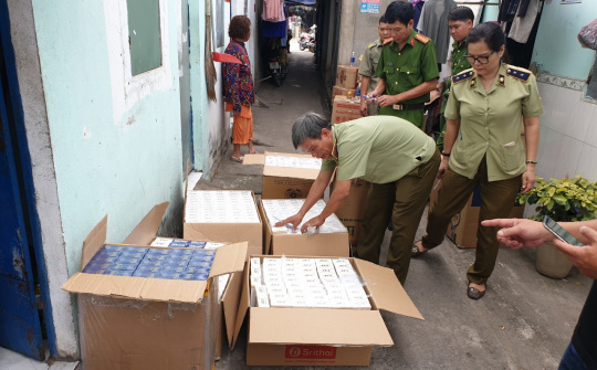 Tiếp tục đánh sập tụ điểm tàng trữ trên 10.000 bao thuốc lá nhập lậu