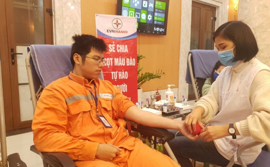 Ngành Điện Thủ đô hướng về miền Trung trong tháng tri ân khách hàng