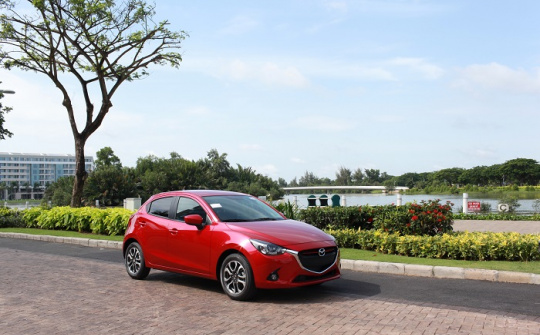 Mazda2 đời 2015 giá bao nhiêu?