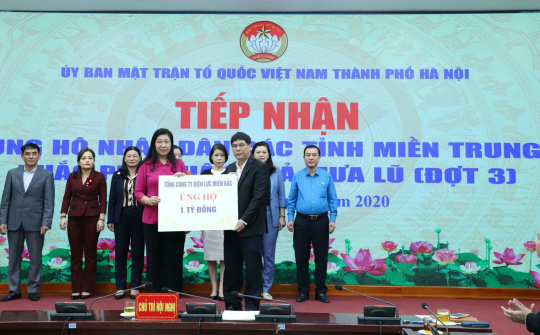 EVNNPC ủng hộ đồng bào miền Trung vượt khó chống lại thiên tai lũ lụt