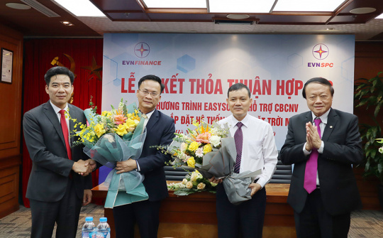 EVNFinance ký kết hợp tác đẩy mạnh cho vay lắp đặt điện mặt trời mái nhà
